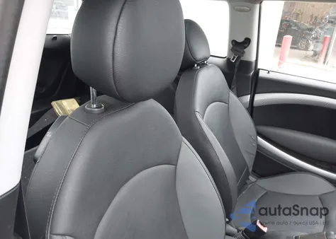 2010 Mini Cooper S из США, поврежденный, VIN WMWMF7C52ATZ69084